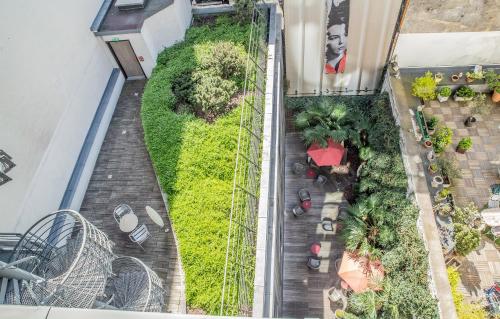 an overhead view of a garden on a balcony at Hôtel Hor Europe in Paris