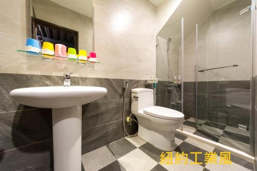a bathroom with a toilet and a sink and a shower at 羅東夜宿 in Luodong