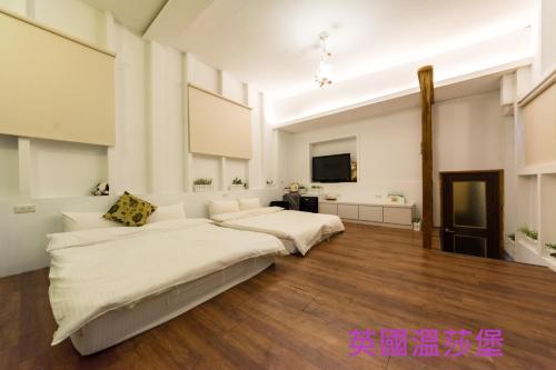 a large white bedroom with two beds in it at 羅東夜宿 in Luodong