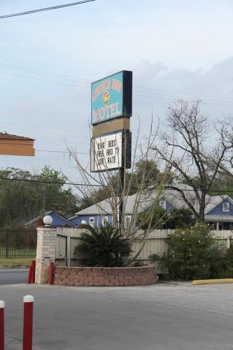a motel sign on the side of a street at Choice Inn San Antonio in San Antonio