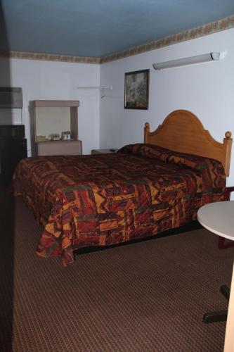 a hotel room with a bed and a table at Choice Inn San Antonio in San Antonio