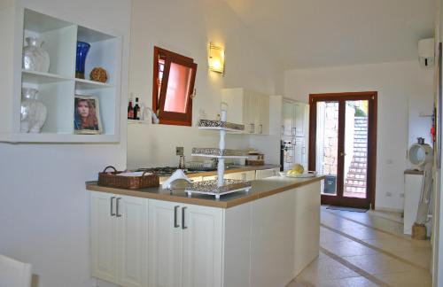 Kuchyňa alebo kuchynka v ubytovaní Villetta Liccia
