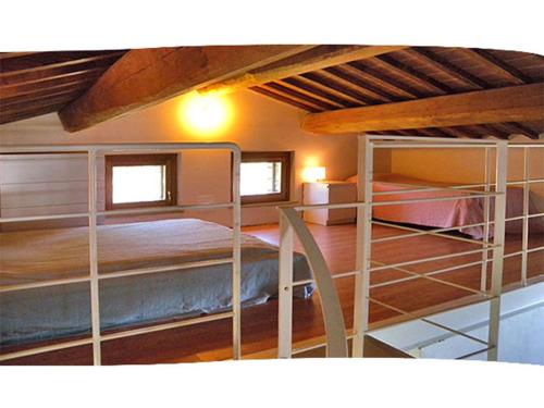 a room with two bunk beds in a house at Casa Gioiello in Castiglione del Lago