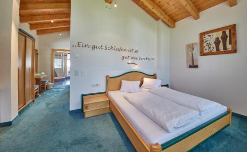 Кровать или кровати в номере Chalet Birkenhof