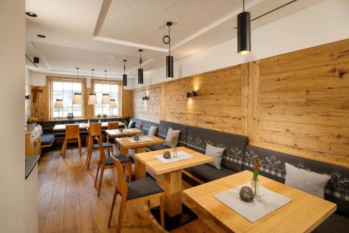 Posezení v ubytování Hotel Waldhorn
