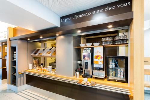 a store front of a food court with a counter at B&B HOTEL Nantes Parc Expos La Beaujoire in Nantes