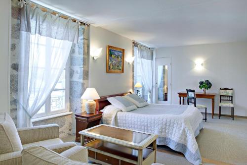 Säng eller sängar i ett rum på Les Maisons de Concasty