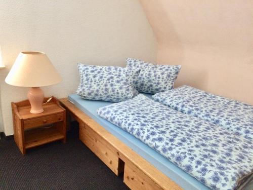 سرير أو أسرّة في غرفة في Solich
