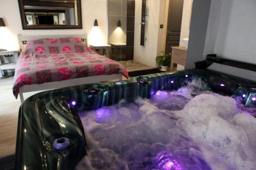 Ein Bett oder Betten in einem Zimmer der Unterkunft Le cocon des lacs