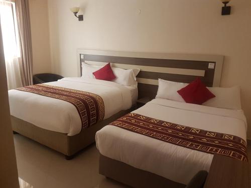 Tempat tidur dalam kamar di Mara Frontier Hotel