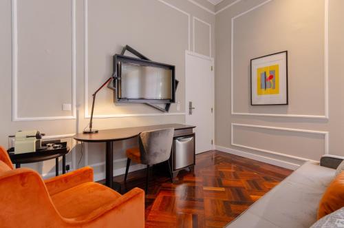 a living room with a table and chairs at Le Jardin Lisbon in Lisbon