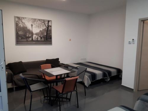 A bed or beds in a room at Kertvárosi Apartman II