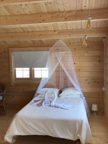 a bedroom with a bed in a log cabin at Casas de Maderas Wooden Cabin in El Puerto de Santa María