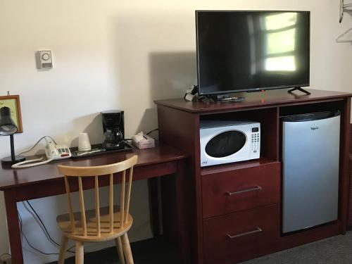 Kuchyň nebo kuchyňský kout v ubytování Deep River Motel
