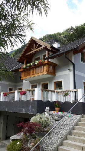 a white house with a balcony and some flowers at Vordermuhr 34 in Muhr