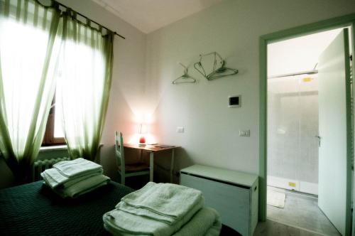 a bedroom with a bed and a desk and a mirror at La Rosa di Orvieto in Orvieto