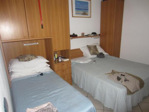 Letto o letti in una camera di Hotel Adriana