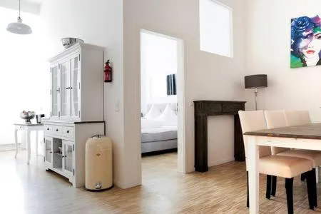 SC 02 by ROCKCHAIR Apartments l SUPERHOST Status l 4 Bedrooms Boxspringbeds 2 Bathrooms Balcony Elevator - Cozy Family & Business Flair welcomes you! photo 1