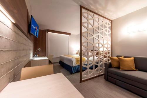 Zona d'estar a Microtel Inn & Suites by Wyndham San Luis Potosi