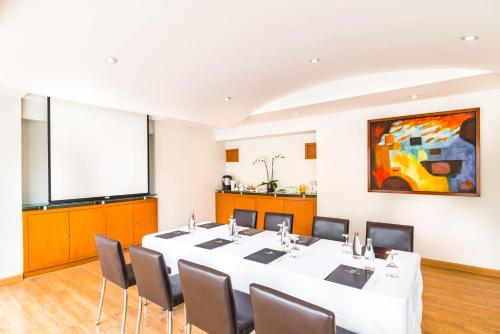 a conference room with a long table and chairs at Eurostars Zona Rosa Suites in Mexico City