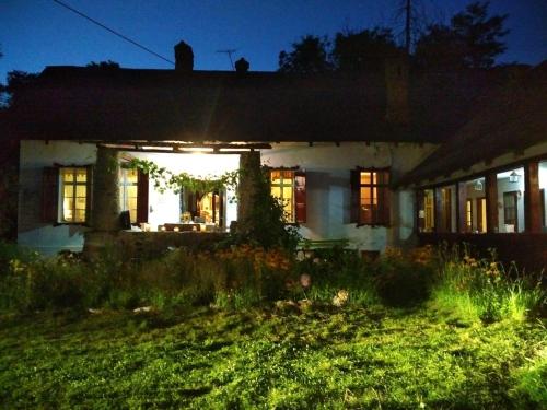 Gallery image of Casa Memoriala George Stephanescu in Căpăţîneni-Ungureni