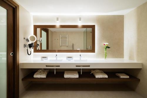 a bathroom with a sink and a mirror at Lamaro Hotel in Barcelona