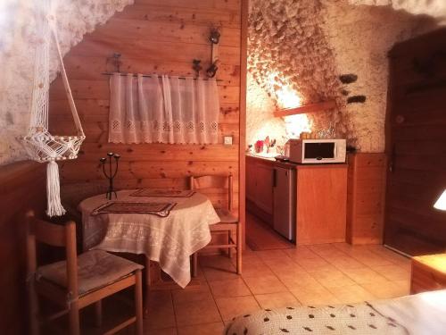 Η κουζίνα ή μικρή κουζίνα στο Apartments Moulin du Martinet - Chambre d'hôte