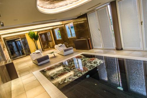 a living room with a pool in the middle at Hotel Villa Pascucci in Durrës