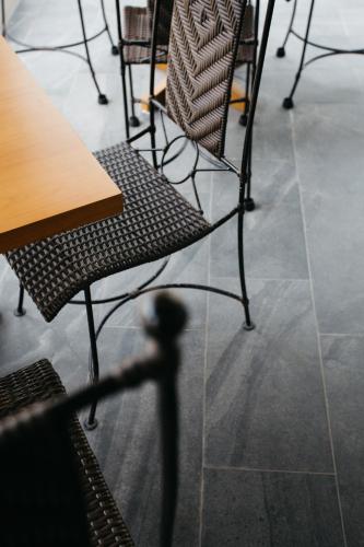 a group of chairs and a table in a room at Diamond Park Inn Chiangrai & Resort in Chiang Rai