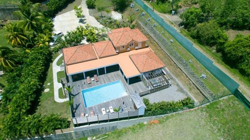 an aerial view of a house with a swimming pool at Villa La Ressource in Le François