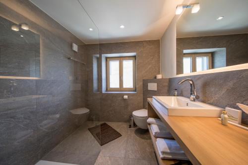 Ένα μπάνιο στο Hotel Grimsel Passhöhe