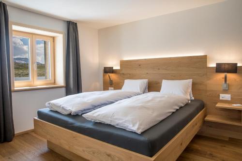 Ένα ή περισσότερα κρεβάτια σε δωμάτιο στο Hotel Grimsel Passhöhe