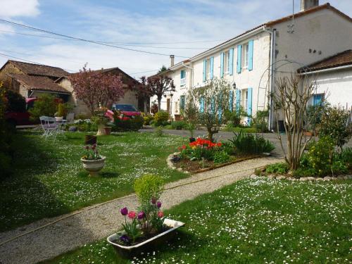 Taman di luar Les Hirondelles Du Paradis 6 rue des Oiseaux