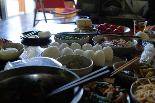 ファームステイの敷地内または近くでの食事または食べ物