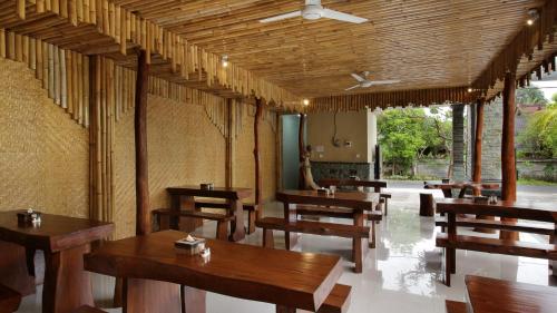 A restaurant or other place to eat at Hotel Arsa Santhi Nusa Penida