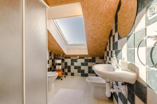 a bathroom with a sink and a skylight at Domek na Górce in Sorkwity