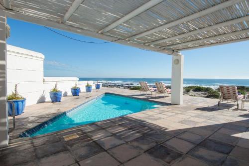 The swimming pool at or close to Oystercatcher Villa
