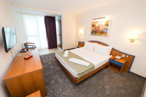 Katil atau katil-katil dalam bilik di Bavaria Blu Hotel and Conference Centre