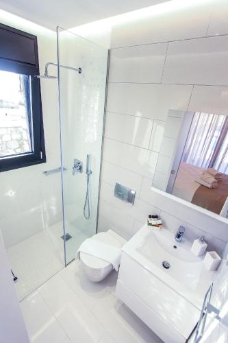 Bilik mandi di Prasonisi Villas