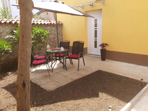 Un patio o zona al aire libre en Dajven