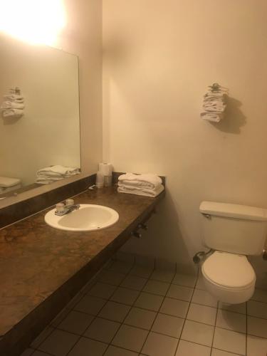 Et badeværelse på Best Value Inns - Portland