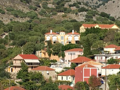 Gallery image of Villa Tzitzifies in Kouroukláta