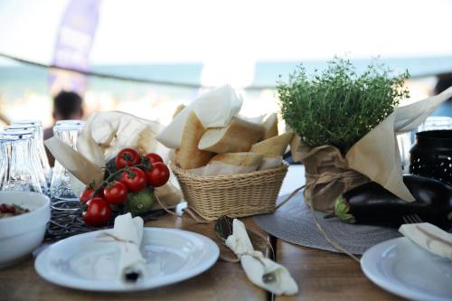 Jídlo v hotelu nebo okolí