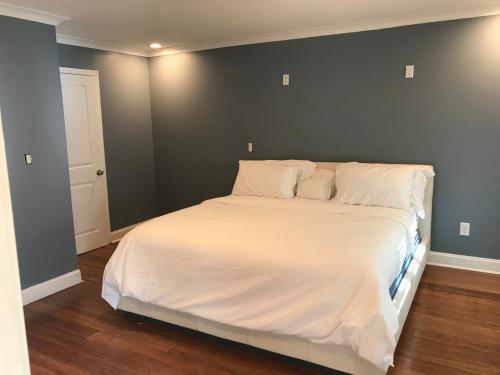 a bedroom with a large bed with white sheets at Flint Hill in Acworth