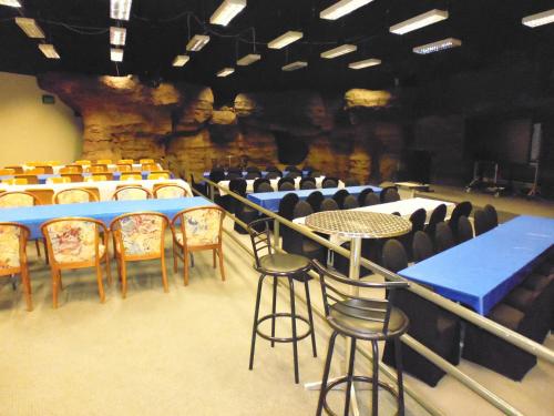 
a room filled with tables and chairs filled with chairs at Capricorn Motel & Conference Centre in Rockhampton
