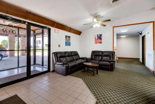 a living room with couches and a ceiling fan at Motel 6-Marion, IL in Marion