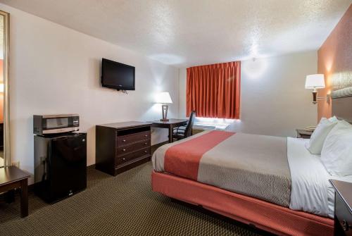 a hotel room with a bed and a desk at Motel 6-Marion, IL in Marion