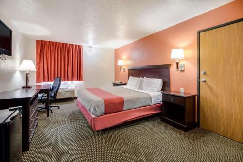 a hotel room with a bed and a desk at Motel 6-Marion, IL in Marion