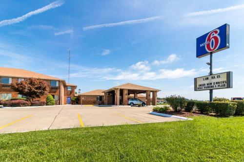 a sign in front of a building with a gas station at Motel 6-Marion, IL in Marion