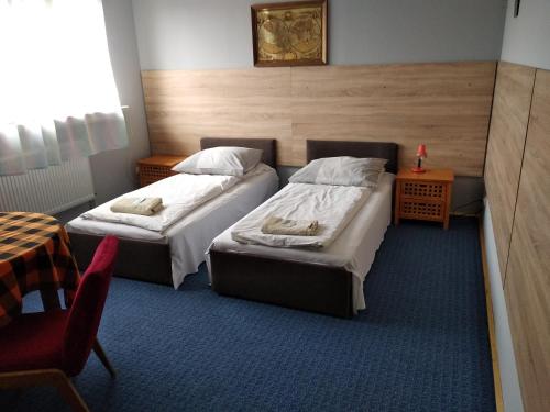 Ένα ή περισσότερα κρεβάτια σε δωμάτιο στο Hotelik Krakowiak